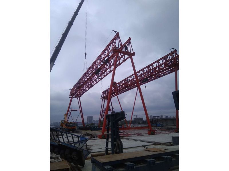 安徽明光至巢湖高速公路滁州段MC-LJ04標，采購高遠重型MG8010t-32m-9m龍門吊二臺、MH10t-32m-9龍門吊三臺生產中