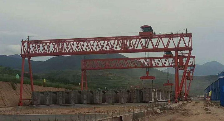 單梁龍門吊對(duì)其所在地面有哪些要求?