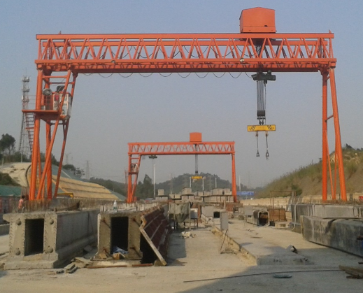 龍門(mén)吊更換配件時(shí)需要考慮哪些因素？龍門(mén)吊更換潤(rùn)滑脂時(shí)怎么樣才能保證我們的安全與龍門(mén)吊的正常使用？